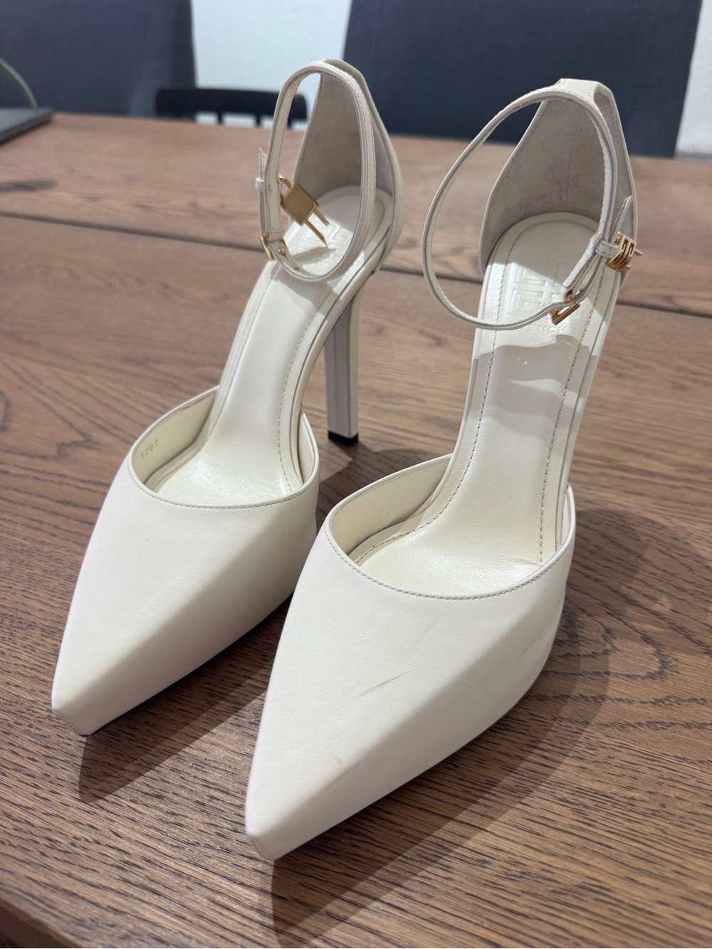 Givenchy White Charm-Detail Ankle Strap Pumps Heels Size 7 Made in Italy - Picture 3 of 13